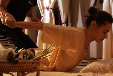 Lévana massothérapeute massage thaïlandais dans le var
